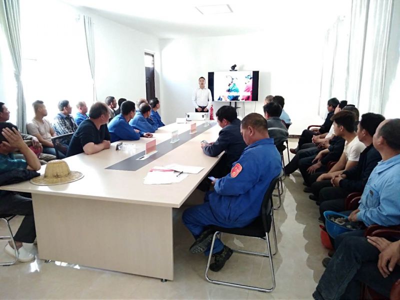 
				   
					黃河同力鹿角嶺礦山舉行滑塌、消防事故應(yīng)急救援演練
				 